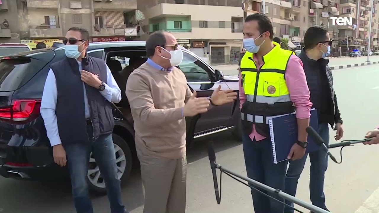 الرئيس عبد الفتاح السيسي يتفقد مشروعات شبكة الطرق الجديدة ويتبادل التحية والحديث مع المواطنين
