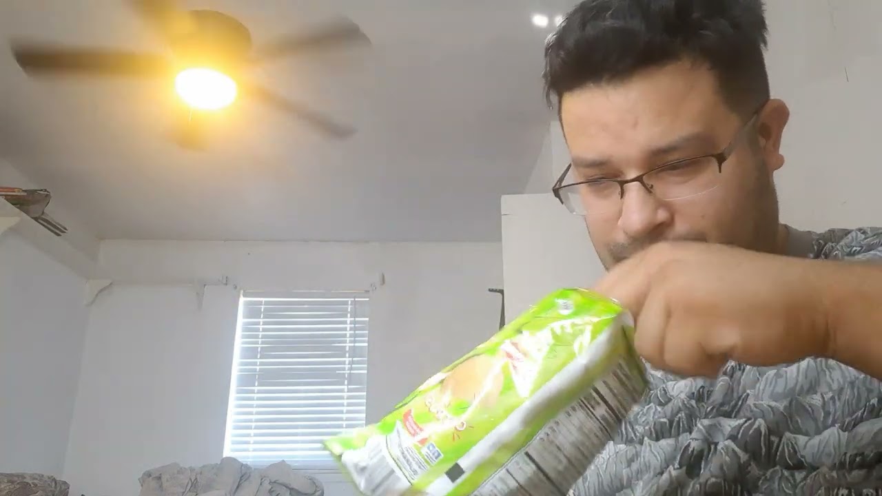 Lay's Limon lime citrus crunch flavor