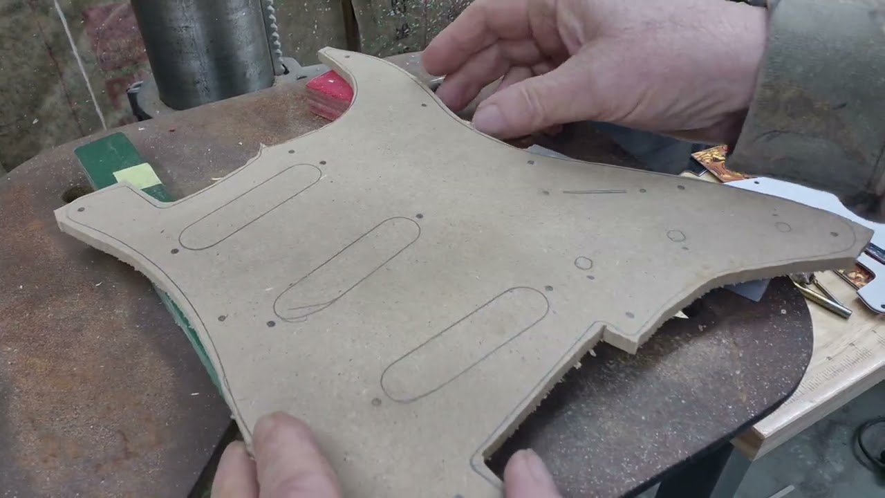 Template for a stratacaster pickguard 