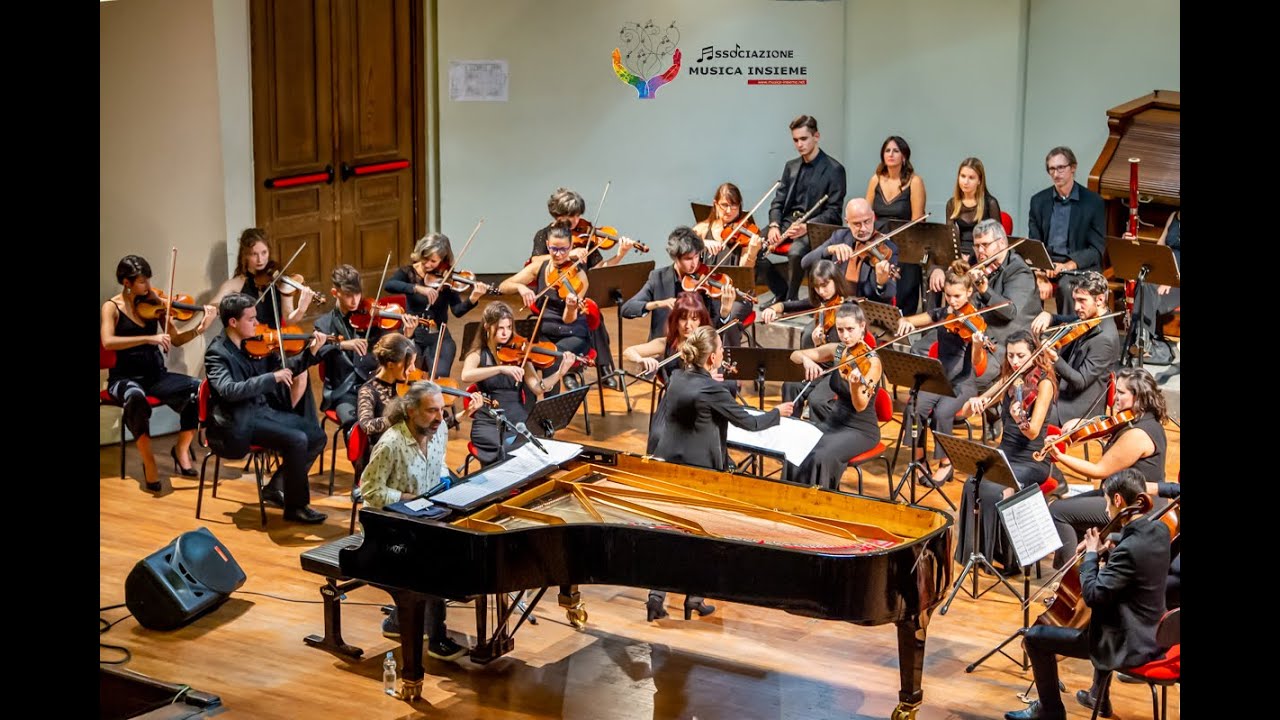 "Tema di Deborah" (E. Morricone) Stefano Bollani e Orchestra Magister Harmoniae - Torino 2019