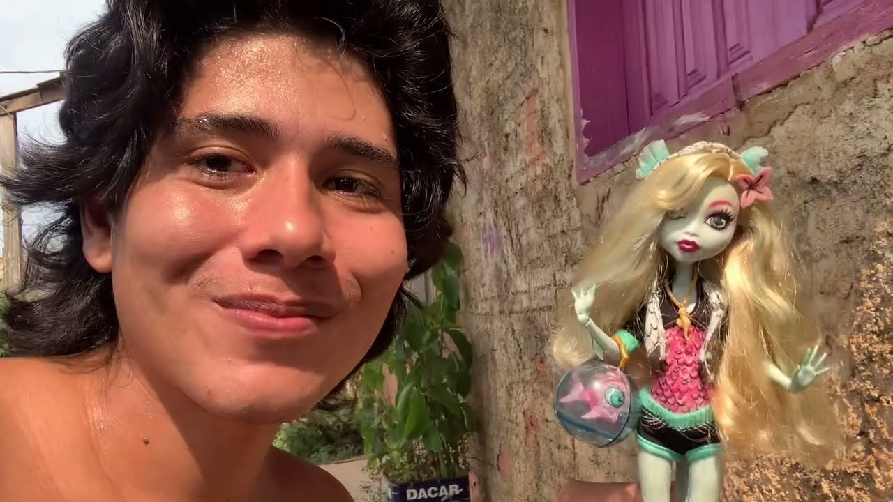 Lavando a minha lagoona básica e tirando a cola do cabelo
