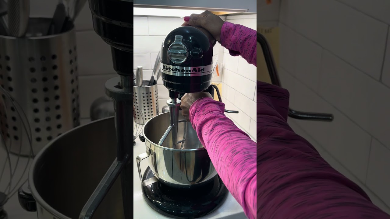 How To Adjust Your Beater To The Bowl. #shortsfeed #tips #kitchenhacks #kitchengadgets #kitchenaid