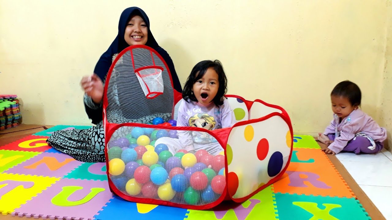 Hore Dapat Surprise Keranjang Mandi  Bola Baru dari Ibu - Ball Pit Show Kids