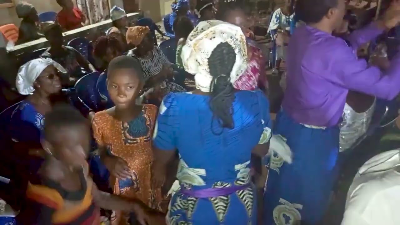 Agbadja - Gazo - hossehou - Danse folklorique à la veillée de Togbui AGBELI GBAGA VII