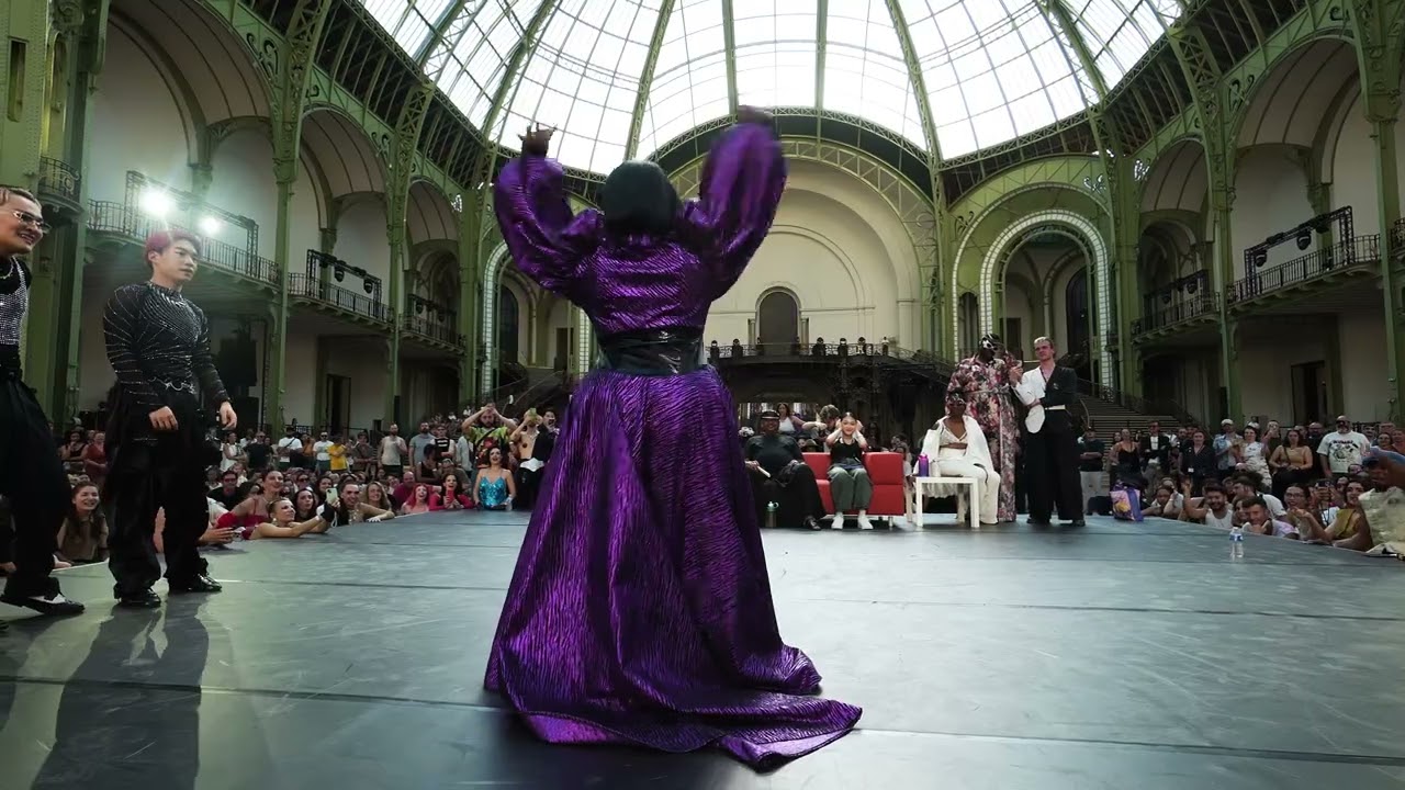 Akuma Diva & Bogie (Taïwan) vs Miss Mini & Real (Italy)/ All World Waacking Festival  2025 (Top 16)