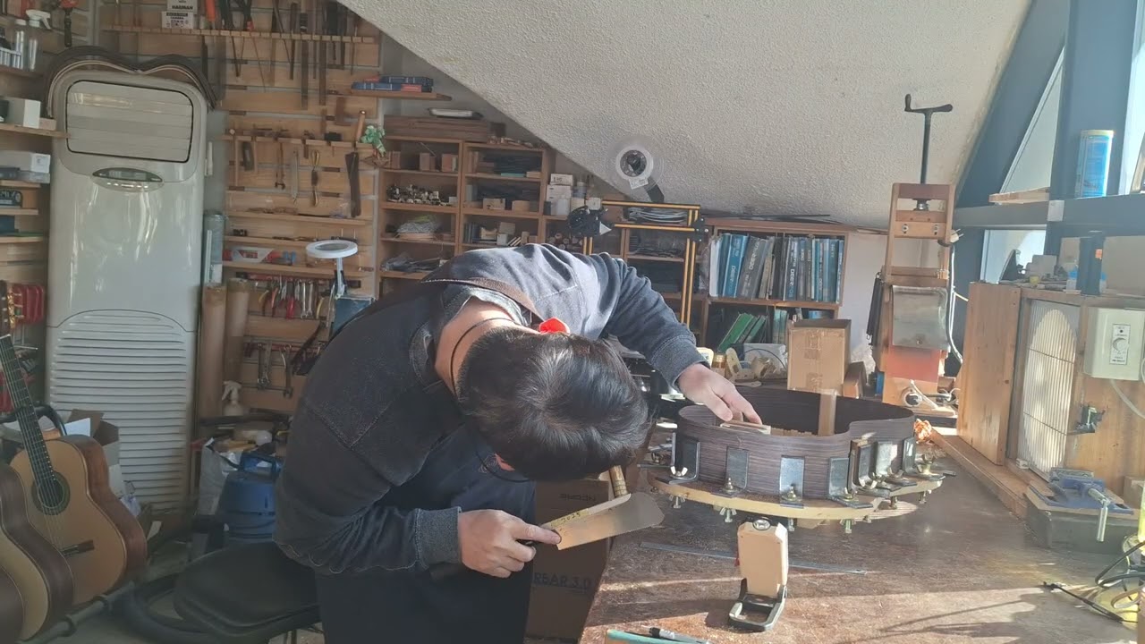 Making Guitar HongSik Uhm / 옆판 다듬기 / 엄홍식 기타 제작 2026년 2월 13일