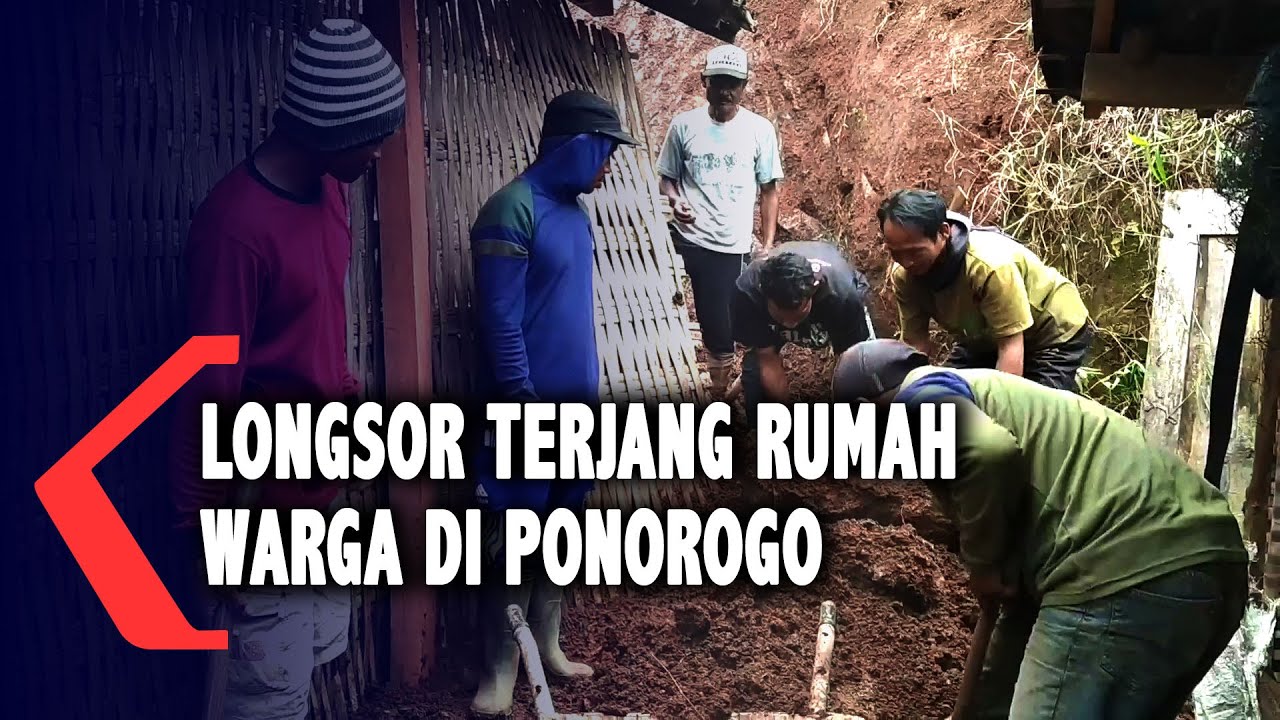 Longsor Terjang Rumah dan Tiang Listrik