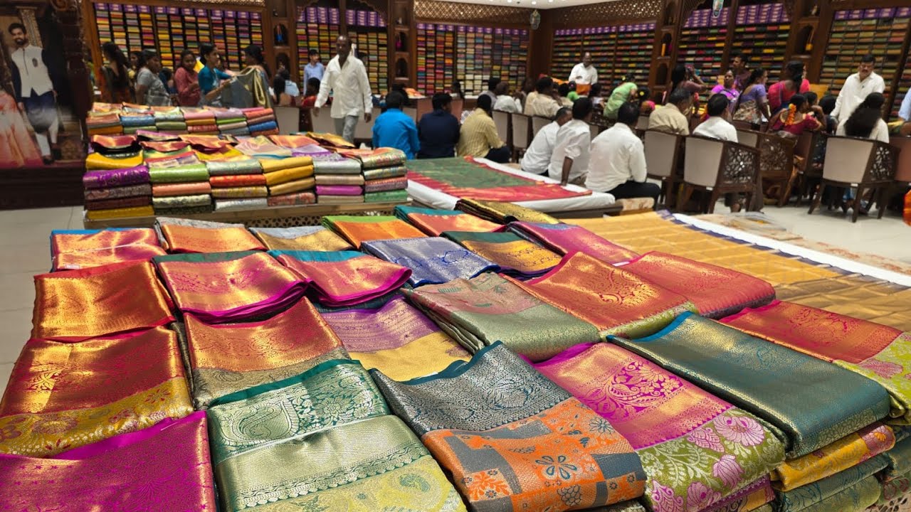 Chennai shopping mall లో Wow అనే la vunna Pattu Saree's collection chooseyyandi 