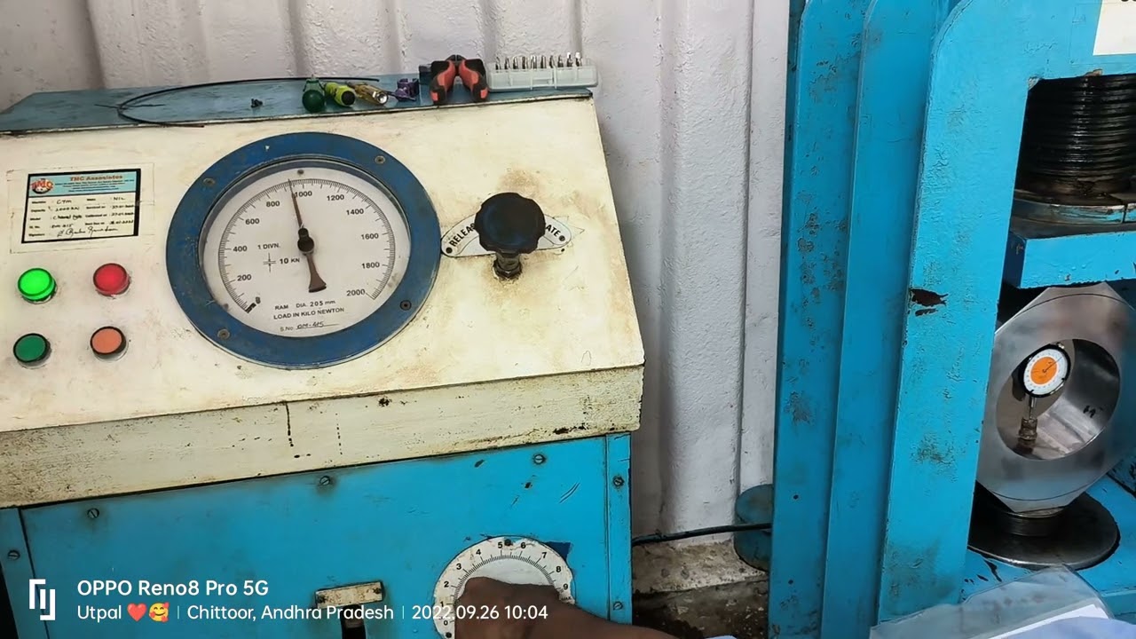 Calibration of a CTM machine (Compression Testing Machine)