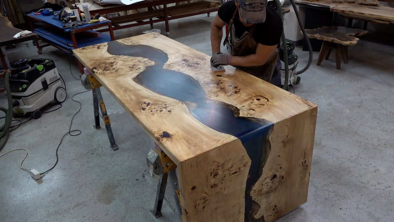Процесс изготовления стола из эпоксидной смолы Mapa Burl из тополя корейским плотником.