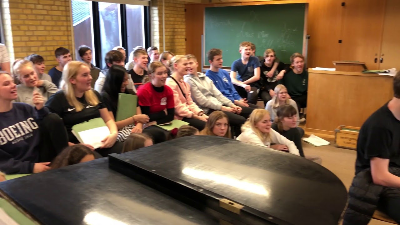 TILLYKKE med fødselsdagen - Vi synger fødselsdagssang på efterskolen...