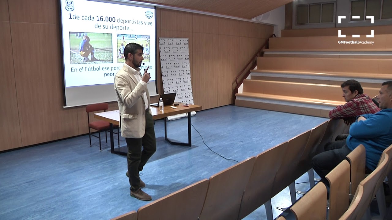 Curso de director deportivo en GM Football Academy.Clase de Victor de Arce, coordinador del Alcorcón
