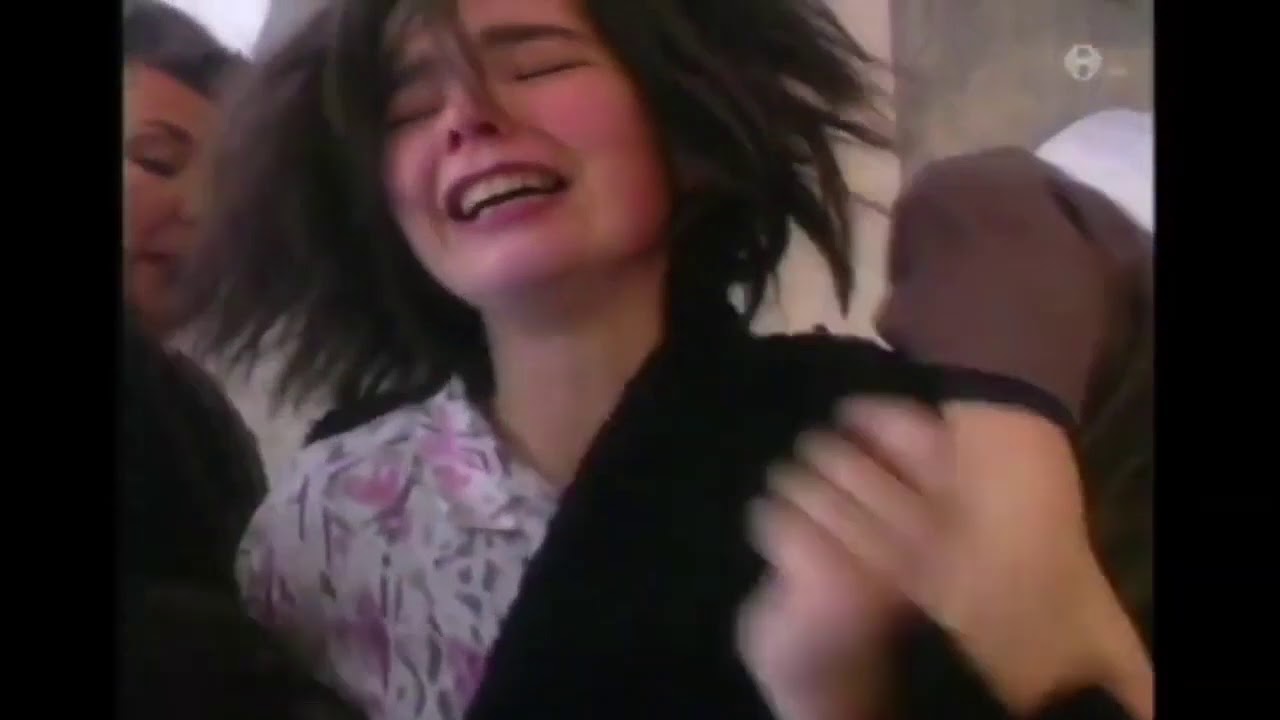 Bj&ouml;rk : Glerbrot - Movie Clip (Starring Bj&ouml;rk) 1988
