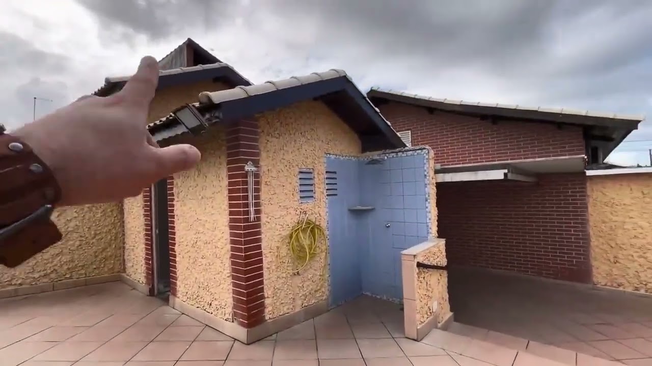 LINDA CASA COM PISCINA COM 8 QUARTOS OTIMO PARA FAZER POUSADA OU HOTEL