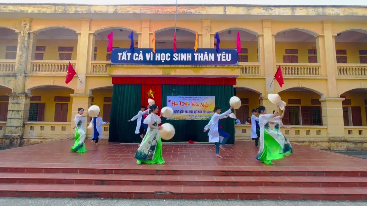 MÚA THỊNH VƯỢNG VIỆT NAM SÁNG NGỜI  - LỚP 8A TRƯỜNG THCS THUẦN MỸ