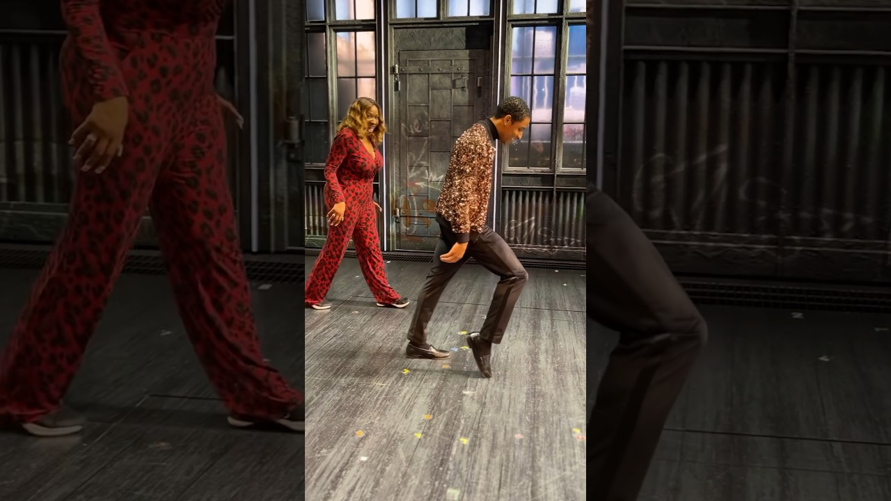 How to moonwalk from an EXPERT 🕺