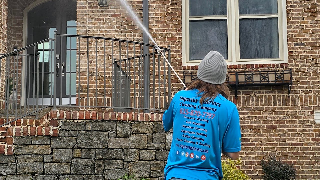 Brentwood House Washing: Brick Cleaning & Exterior Magic!