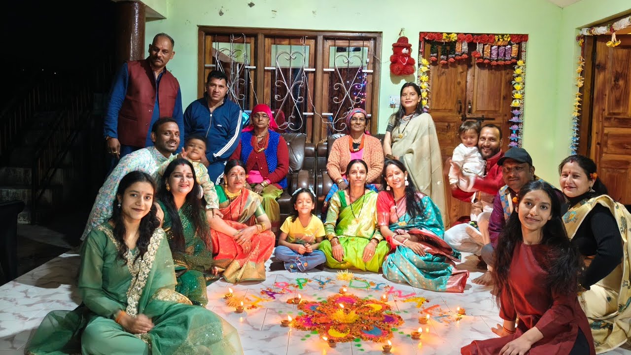 Family, #lights and #endless smiles - #Happy diwali 🪔🪔❤️