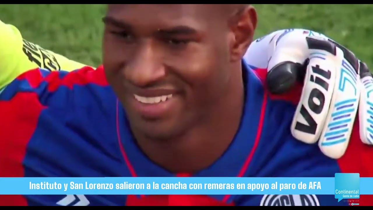 Instituto y San Lorenzo salieron a la cancha con remeras en apoyo al paro de AFA
