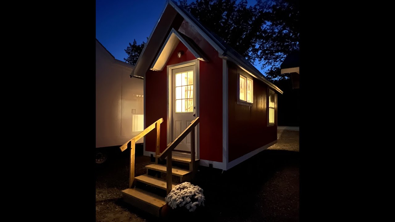 Кто сказал, что нельзя жить в крошечном доме размером 8х16 футов? 💰🏡🇺🇸🤩😉🏘️