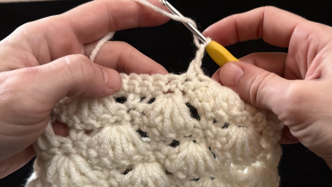 Simple crochet pattern for beginners. Crochet stitch for baby blanket and bag. 