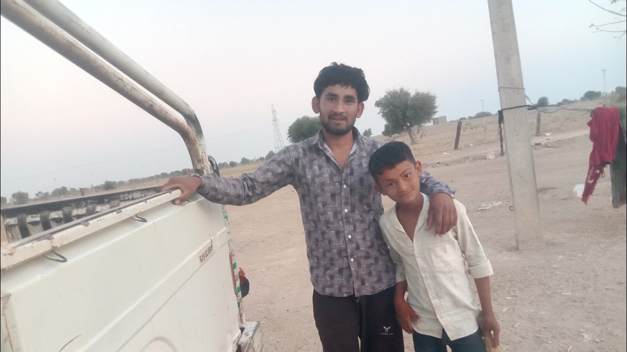 AJIJ NE Elivesh yadva ki tarif kari 