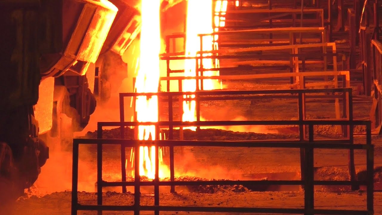 Noční vylévání strusky na vlečce ArcelorMittal || Hot slag dumping at night