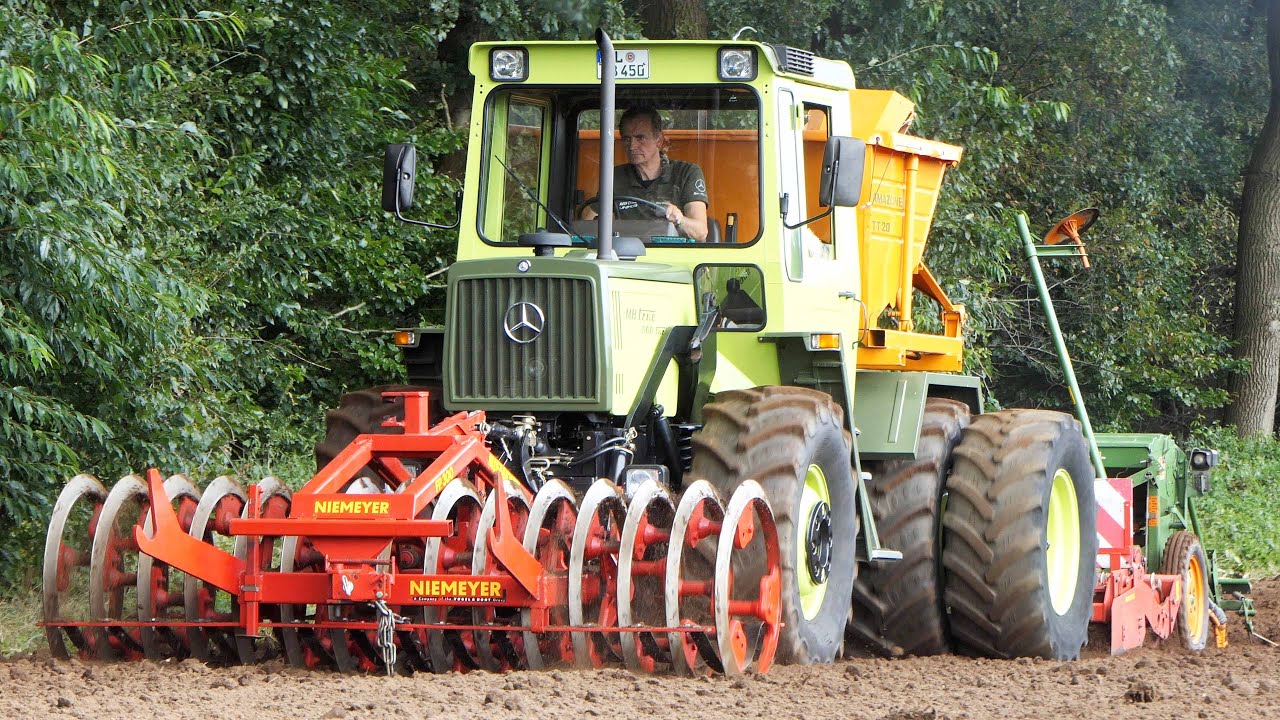 Mercedes MB Trac 900 Turbo in the field Seeding