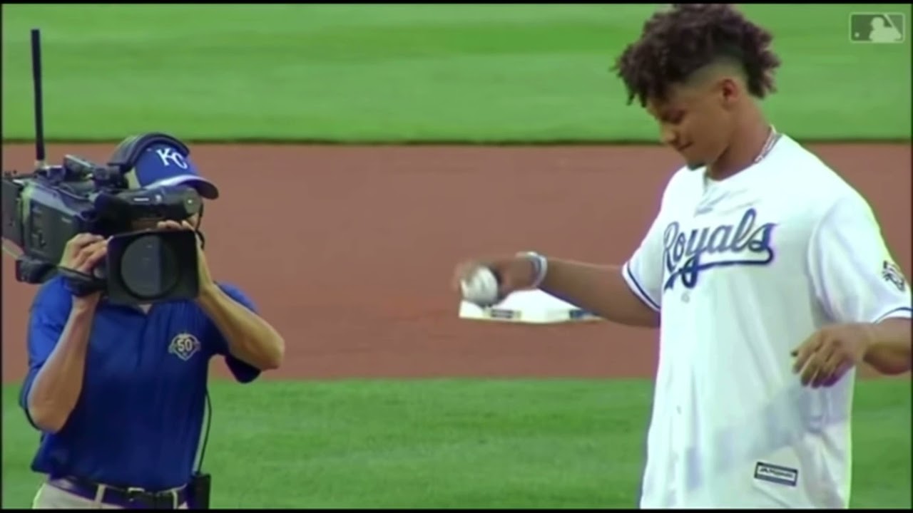 Patrick Mahomes first pitch vs Tom Brady first pitch!!