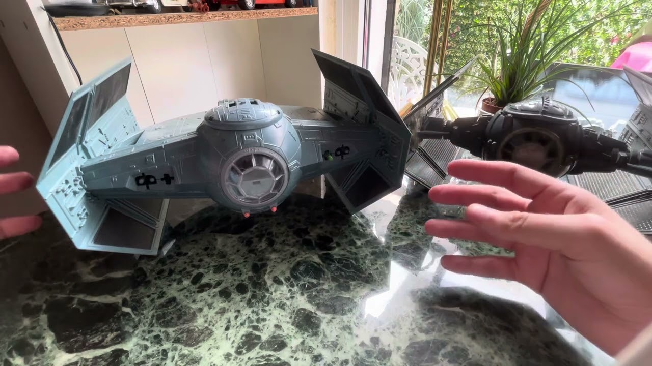Star Wars vintage Kenner 1978 vs. Potf2 Darth Vader’s Tie Fighter 1995-97