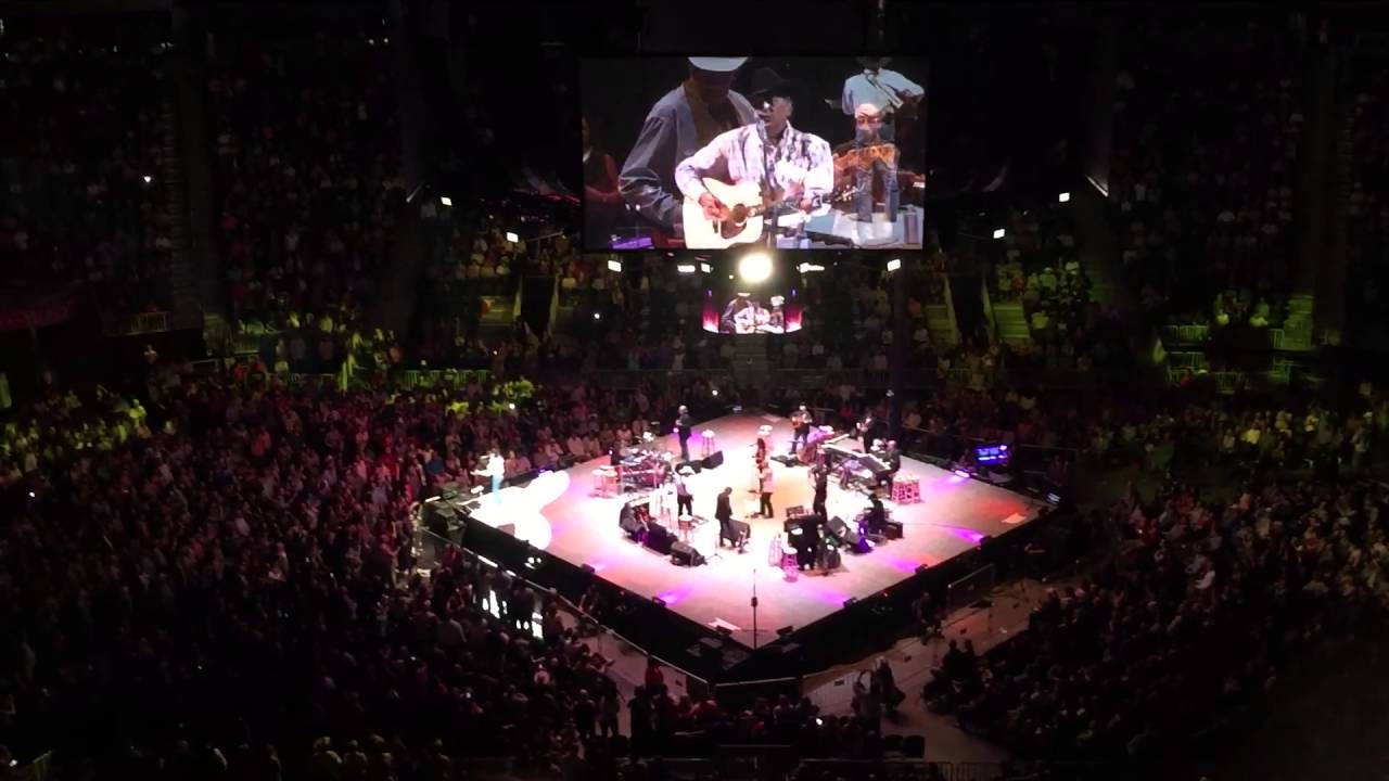 George Strait paying tribute to Merle Haggard.
