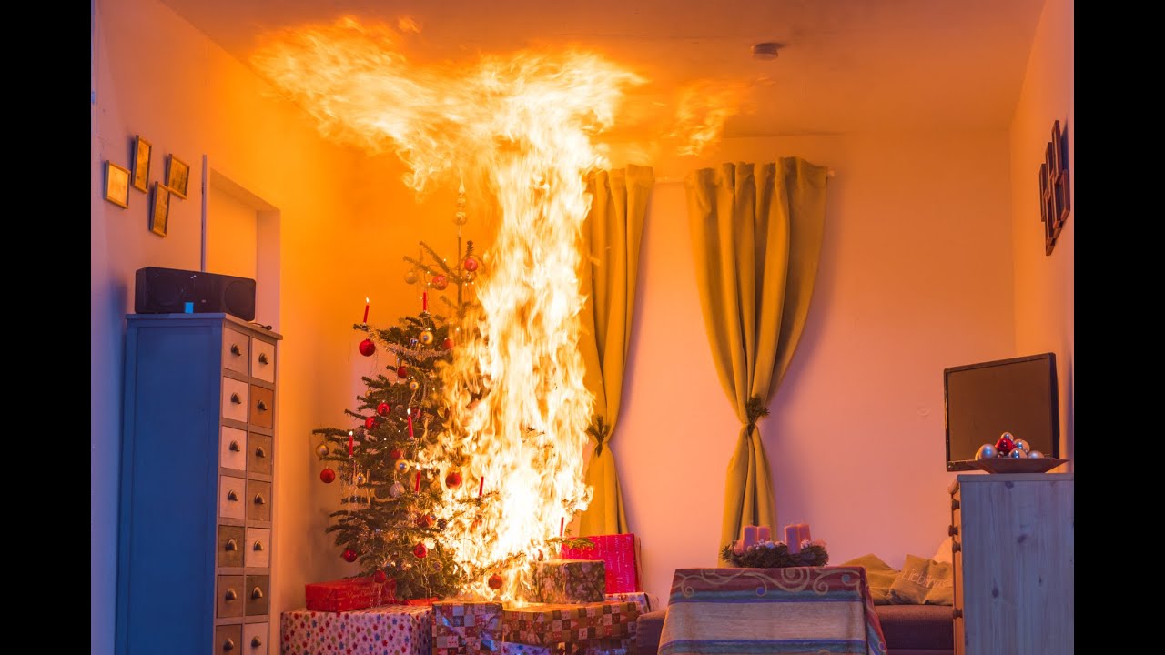 Brennender Christbaum / Weihnachtsbaum &rarr; so schnell kann's gehen