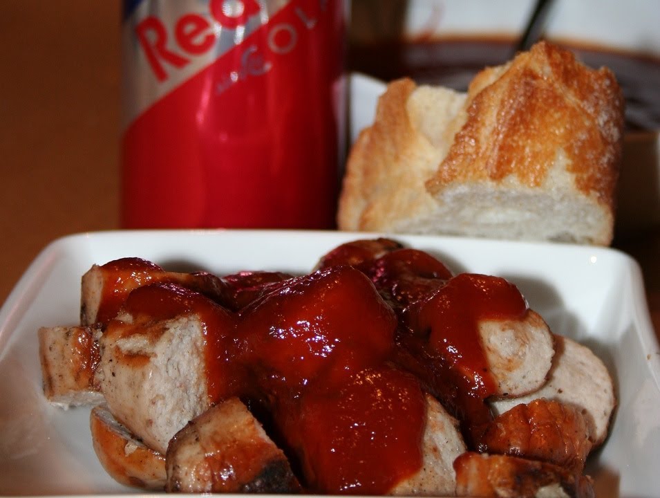 Pflaumen-Curry-Sauce und Dönninghaus Currywurst