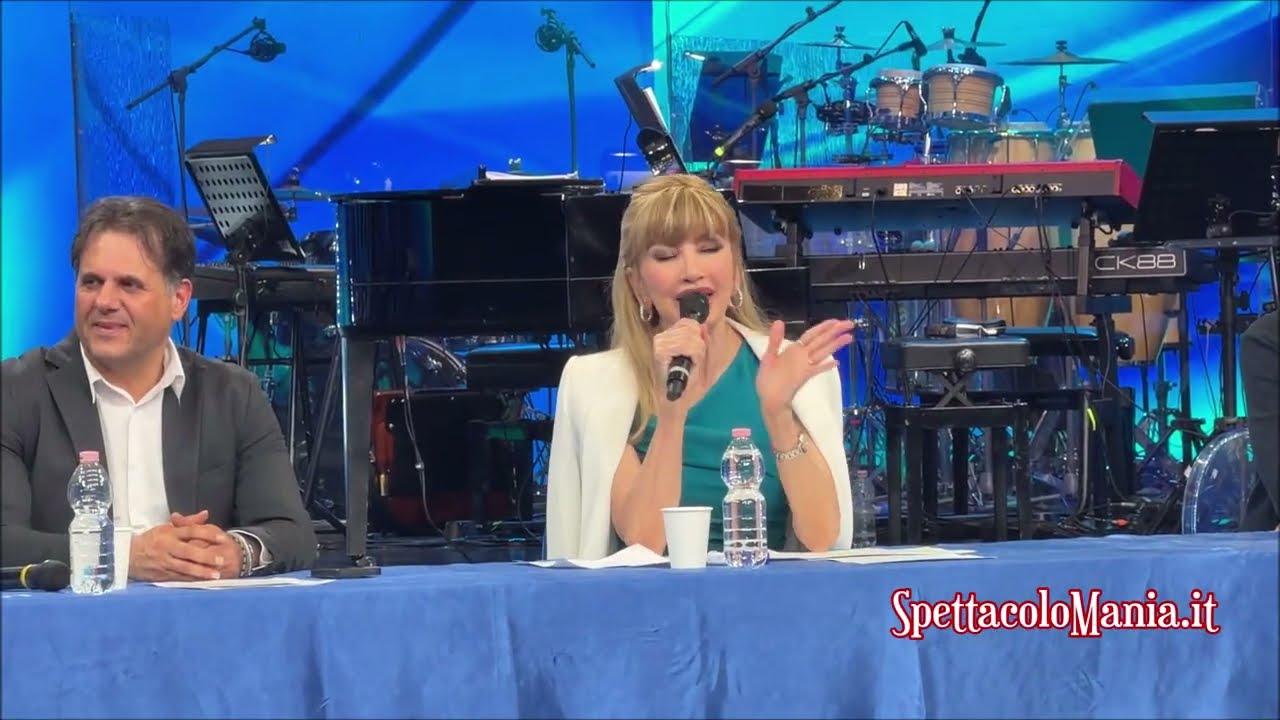 Milly Carlucci presenta Canzonissima, gli artisti e i magnifici 7