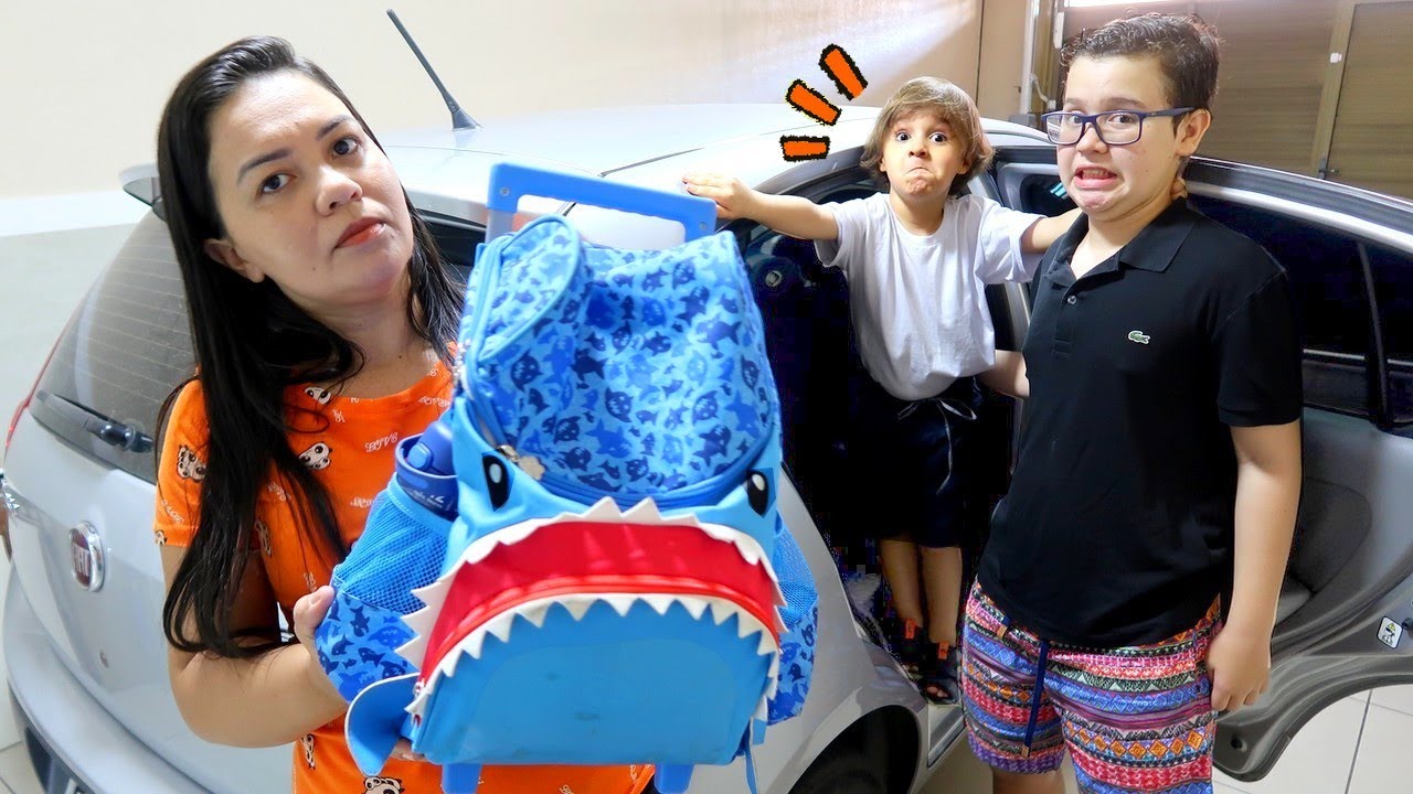 REVISTOU MINHA MOCHILA VOLTANDO DA ESCOLA - O que ele encontrou na minha mochila escolar