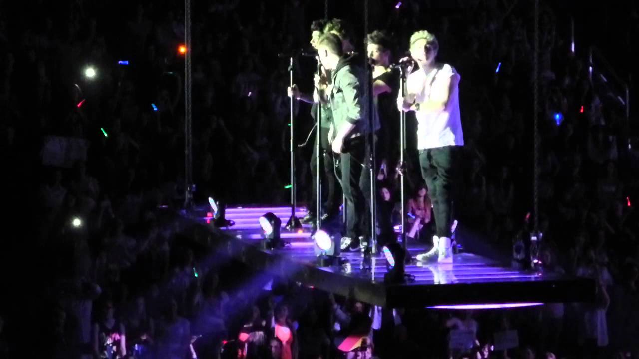 One Direction - 'Change My Mind' in Berlin 05/11/13
