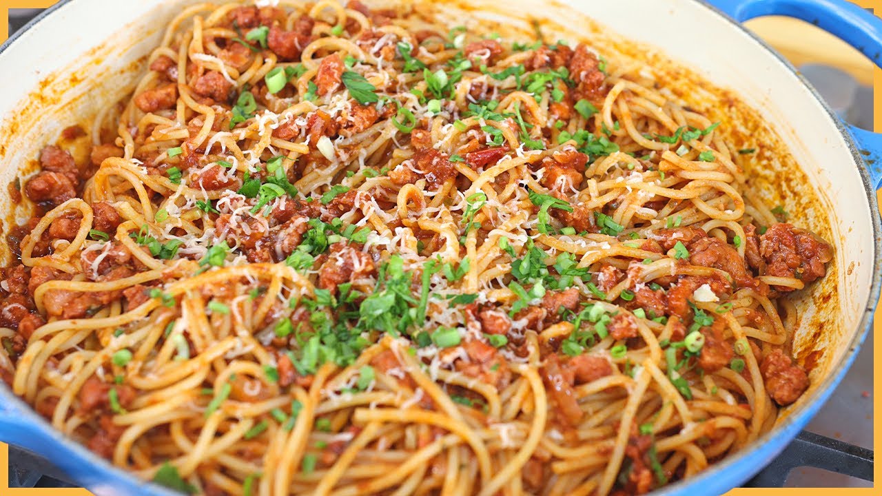 RAGÚ DE LINGUIÇA COM ESPAGUETE I A MELHOR MACARRONADA QUE VOCÊ JÁ COMEU I COM MOLHO VERMELINHO
