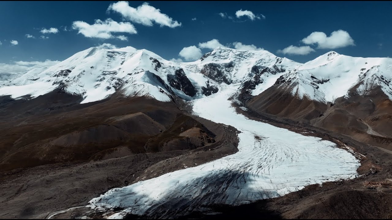 Bird's eye view of Sanjiangyuan: The Amne Machin snow mountain