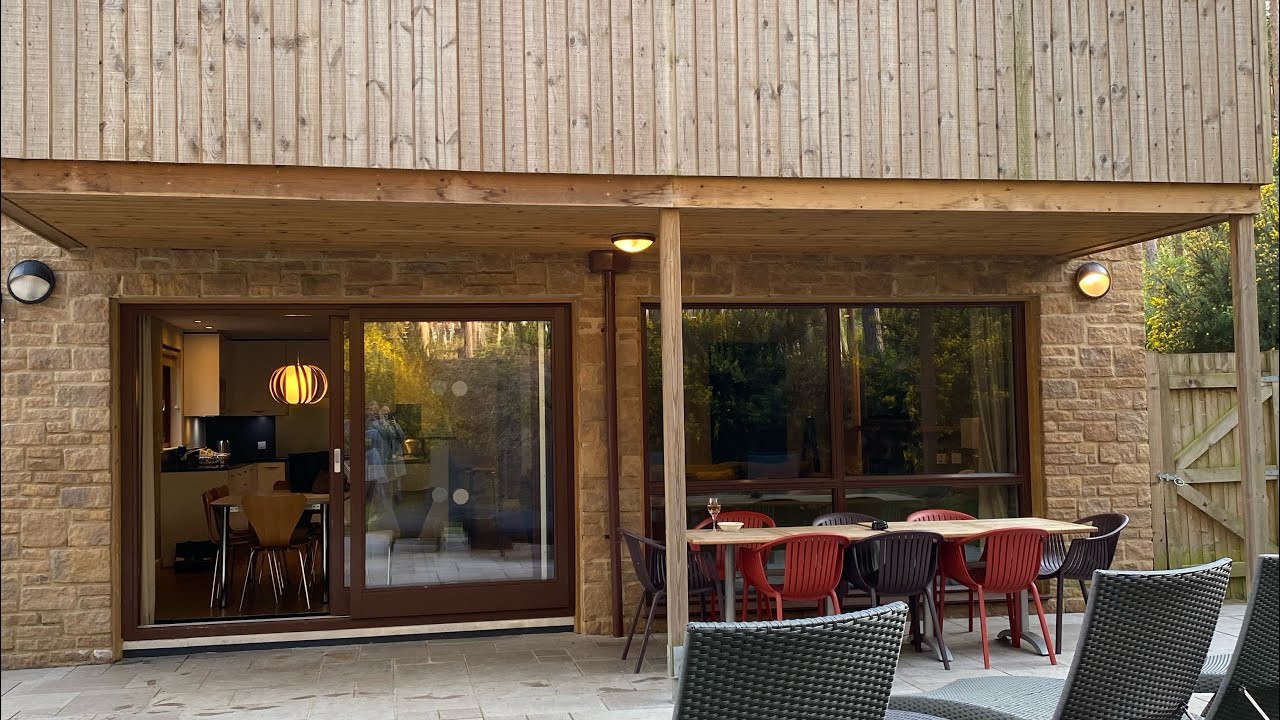 Centre Parcs Woburn 4 Bedroom executive lodge with Hot Tub. Tour of lodge 320.