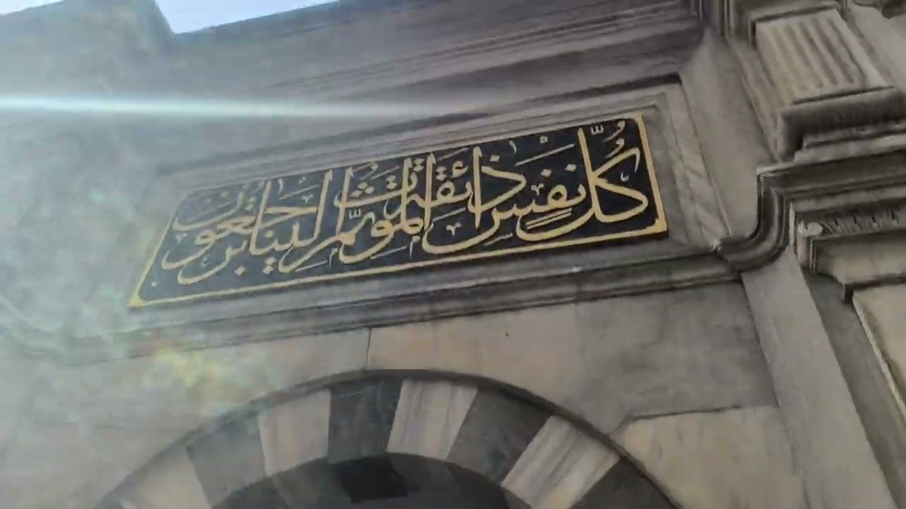 Kademi Şerif ,Eminönünde türbede Peygamber Efendimizin ayak izleri