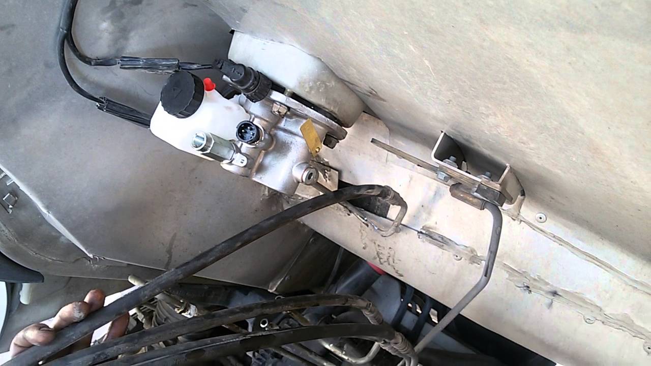 Replacing gear shift of Atego Truck