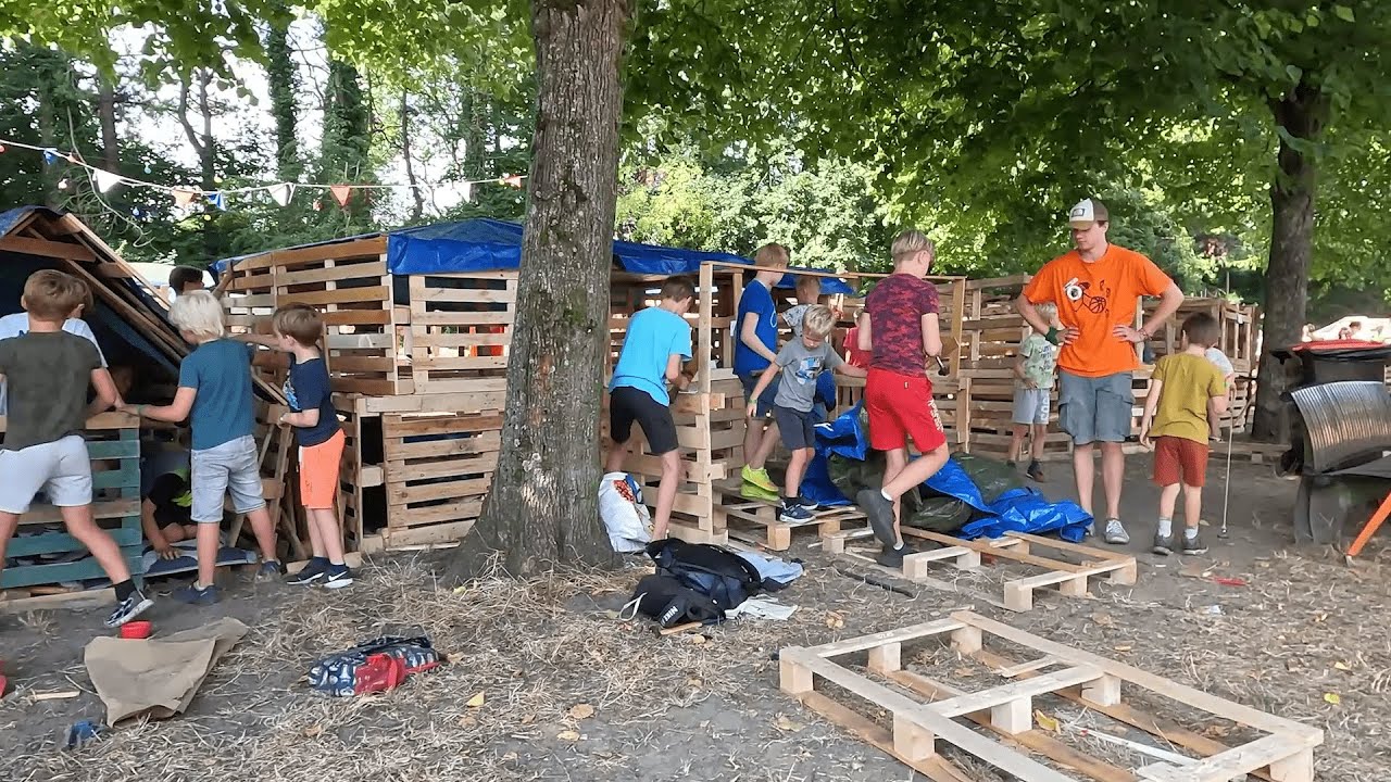 Zomers weer voor Alkmaarse timmerdorpen: bouwen en blije gezichtjes