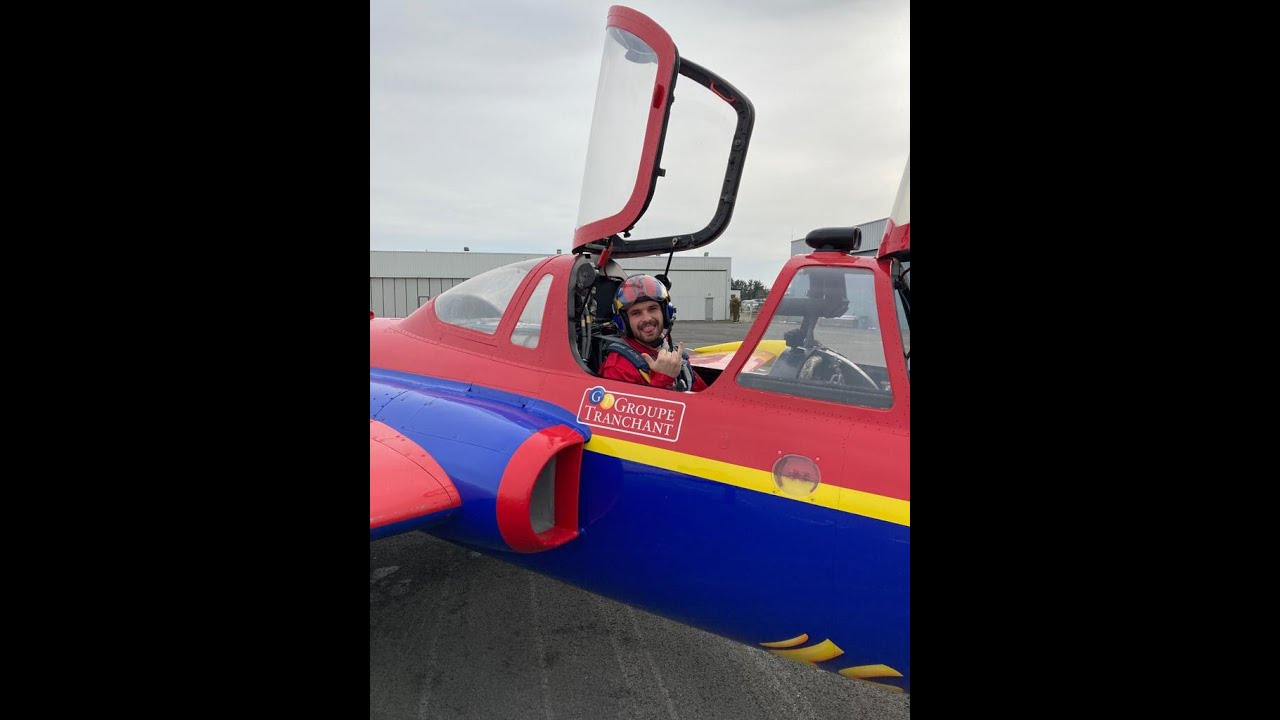 Vol en fouga magister Patrouille tranchant à Rennes -Avion de chasse-