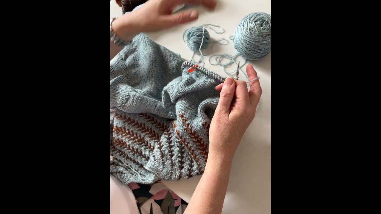 How to alternate skeins in the round