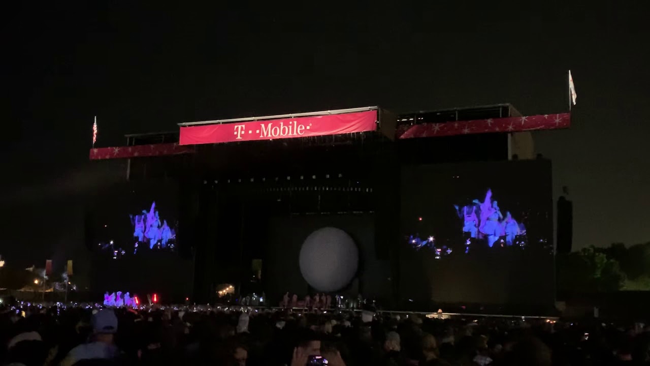 Ariana Grande - 7 Rings (LIVE) - Lollapalooza Chicago 2019
