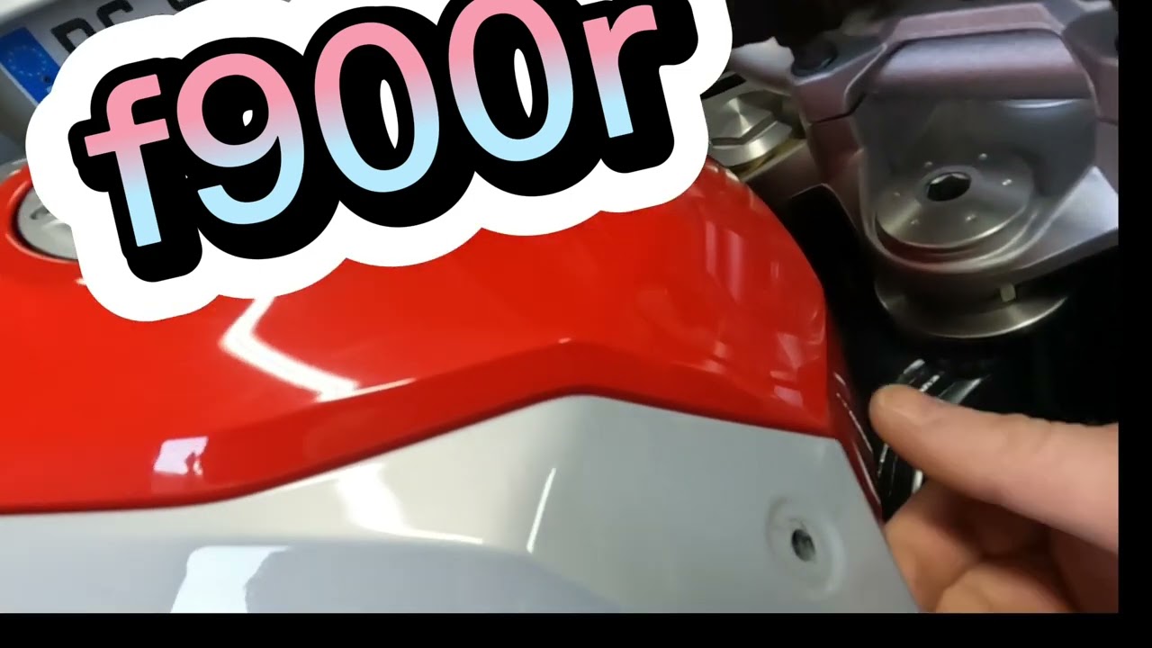 démontage des carénages et écopes de la bmw f900r