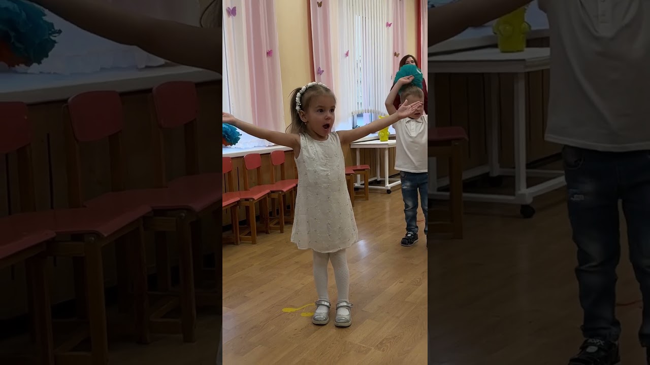 3,5 года красавице. Поздравляет маму с 8 марта! Самая маленькая, но самая звонкая моя Маринка💕