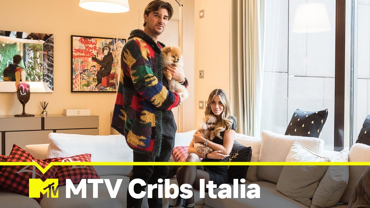 Andrea Damante ed Elisa Visari, nel salotto insieme ai loro cani | MTV Cribs Italia 2