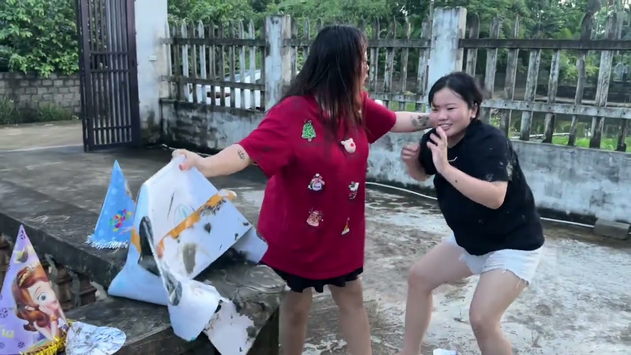 Thuý Bị Chị Hoài Dậy Dỗ Cho Một Trận Vì Giám Trêu Lan