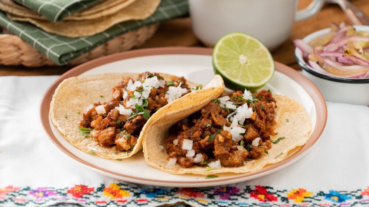 Tacos de Mixiote y Consom&eacute; Casero
